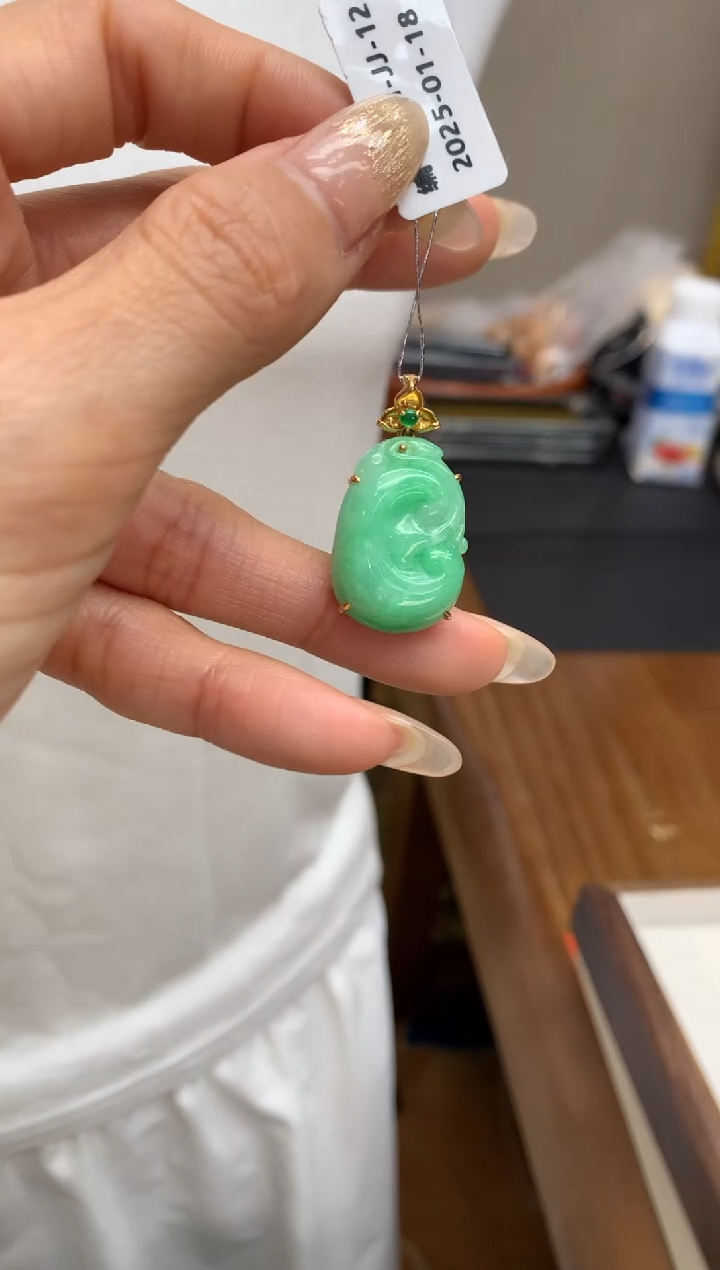 【闪购商品】翡翠颈饰18K金镶嵌如意