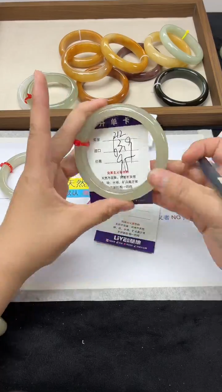 未镶嵌手镯石英质玉212