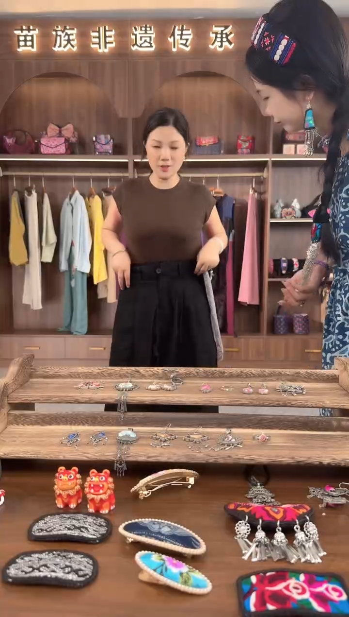 刺绣扶光苗绣传承L74