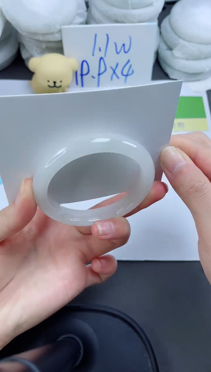 【闪购商品】石英质玉手镯未镶嵌70-53.2