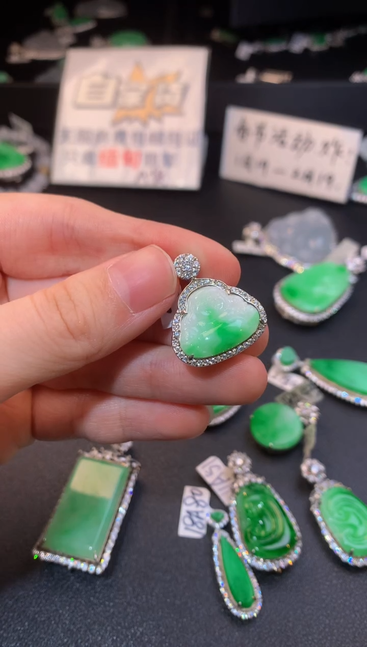 【闪购商品】翡翠颈饰银S925镶嵌翡翠