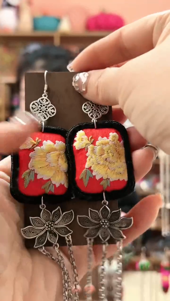 【闪购商品】织绣民族风老绣饰品317