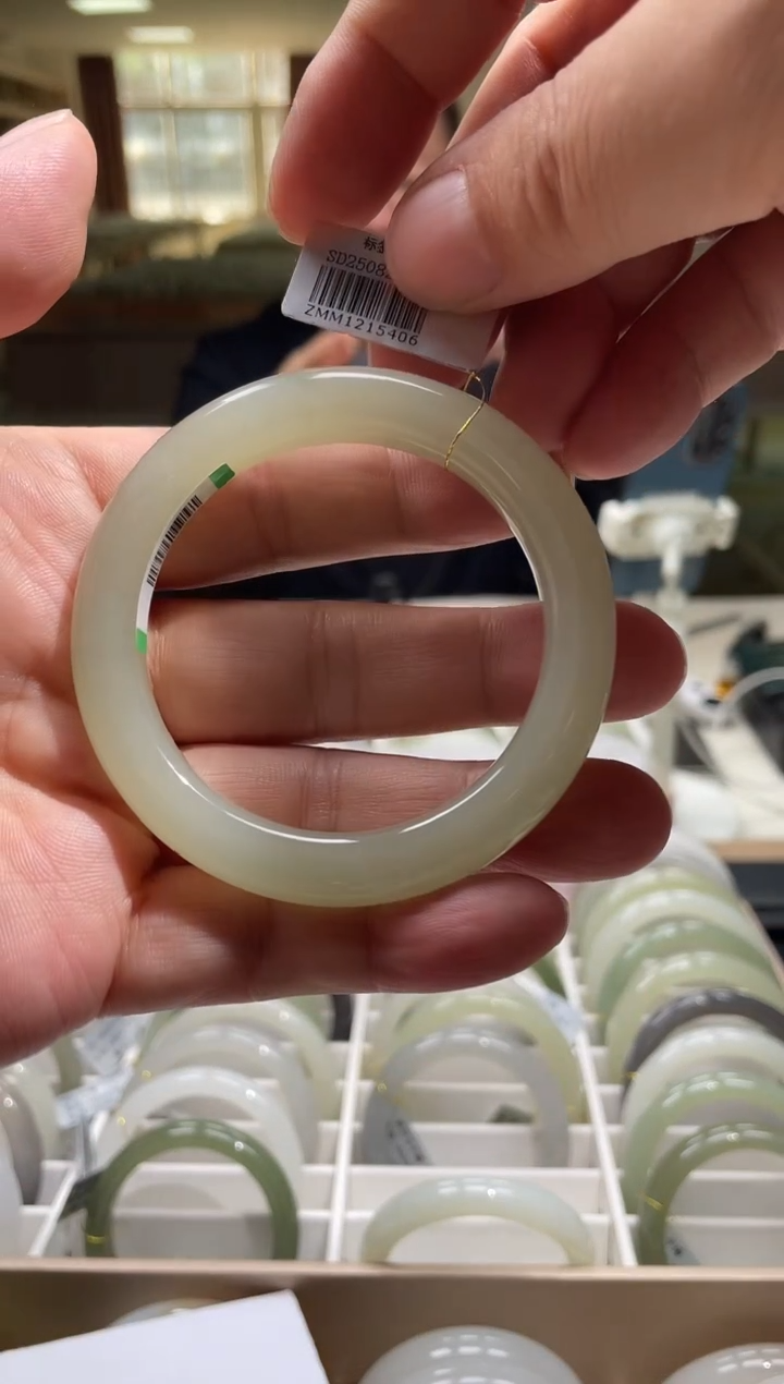 未镶嵌手镯和田玉55-56圈口 5416