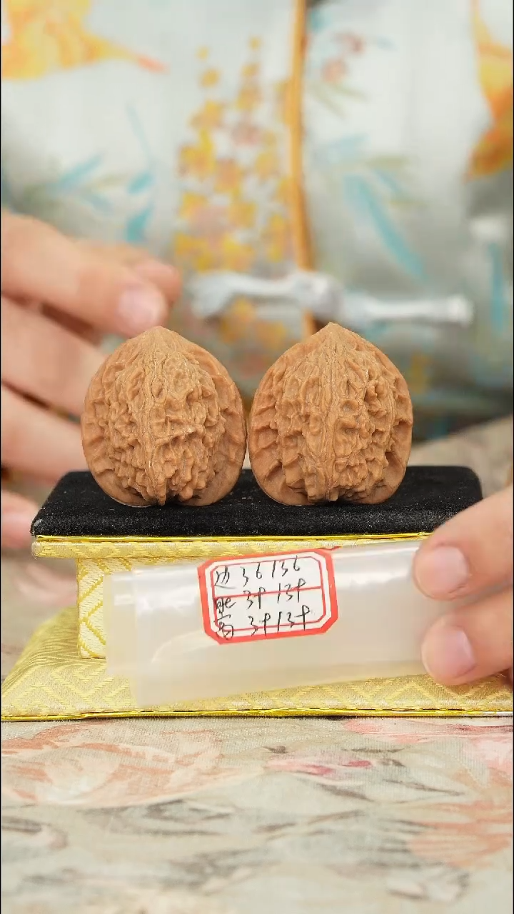 【闪购商品】文玩核桃把件罗家沟