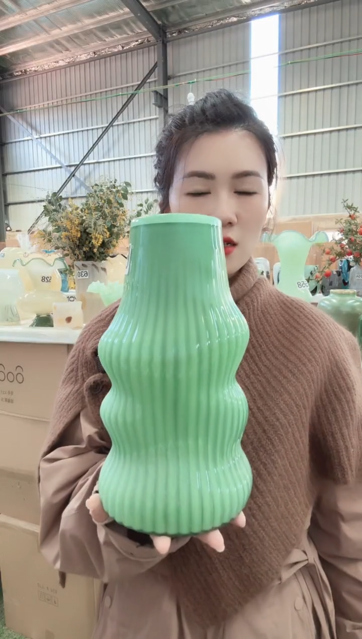 111直播玻璃花瓶