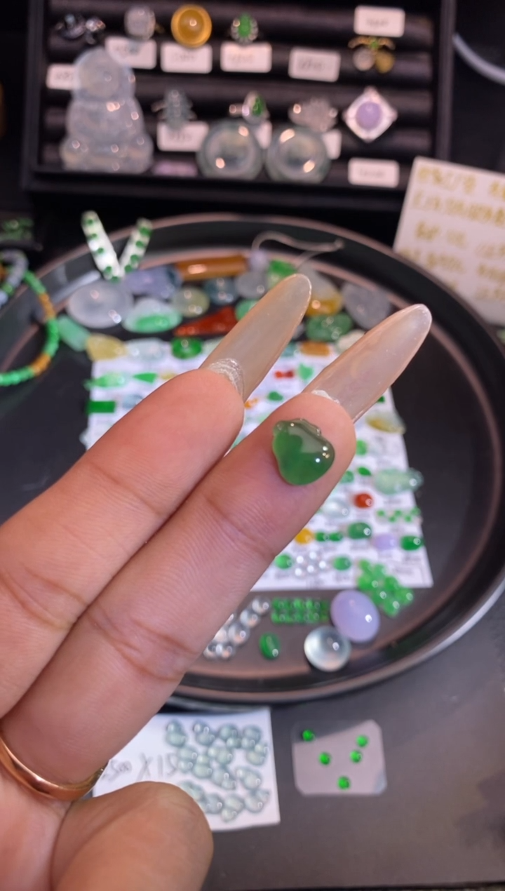 【闪购商品】翡翠挂件未镶嵌瓜