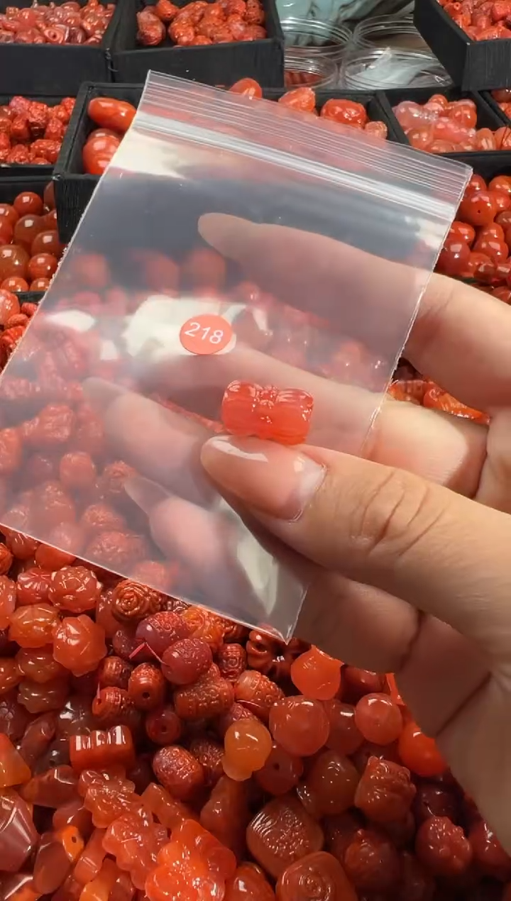 南红玛瑙未镶嵌颈饰1