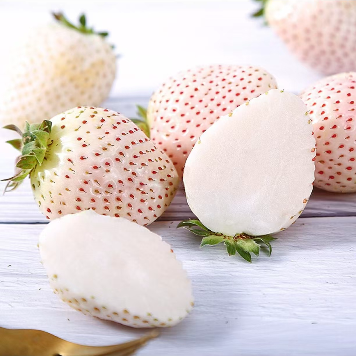 2盒【淡雪草莓】香甜嫩滑，果肉雪白剔透，入口即化，单盒250g山东省