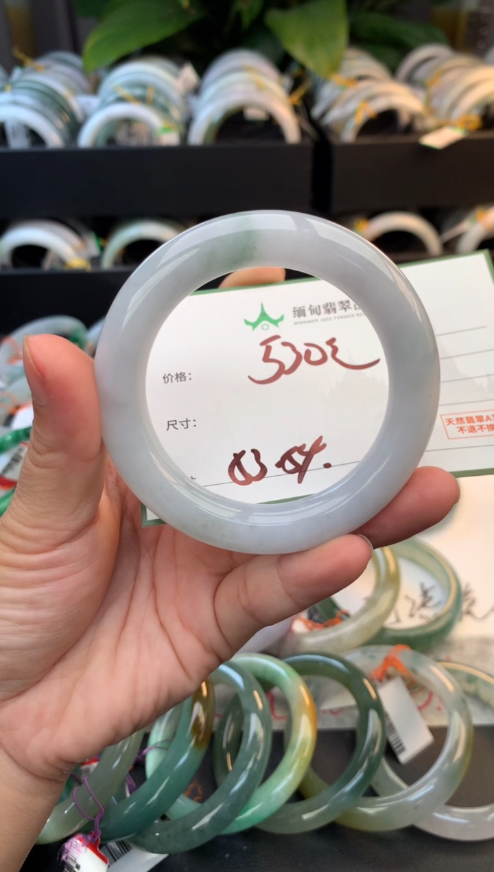 未镶嵌定制翡翠宝*毛货需精细抛光+多人