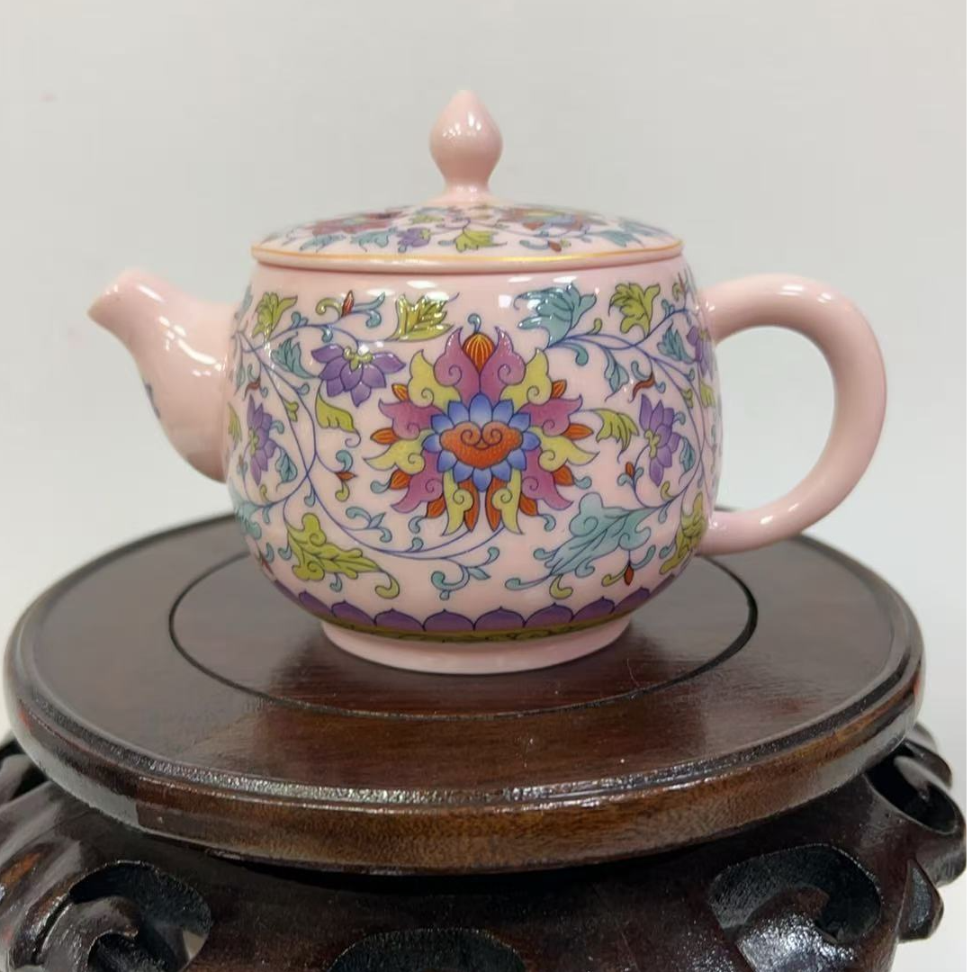 粉色珐琅彩西施壶