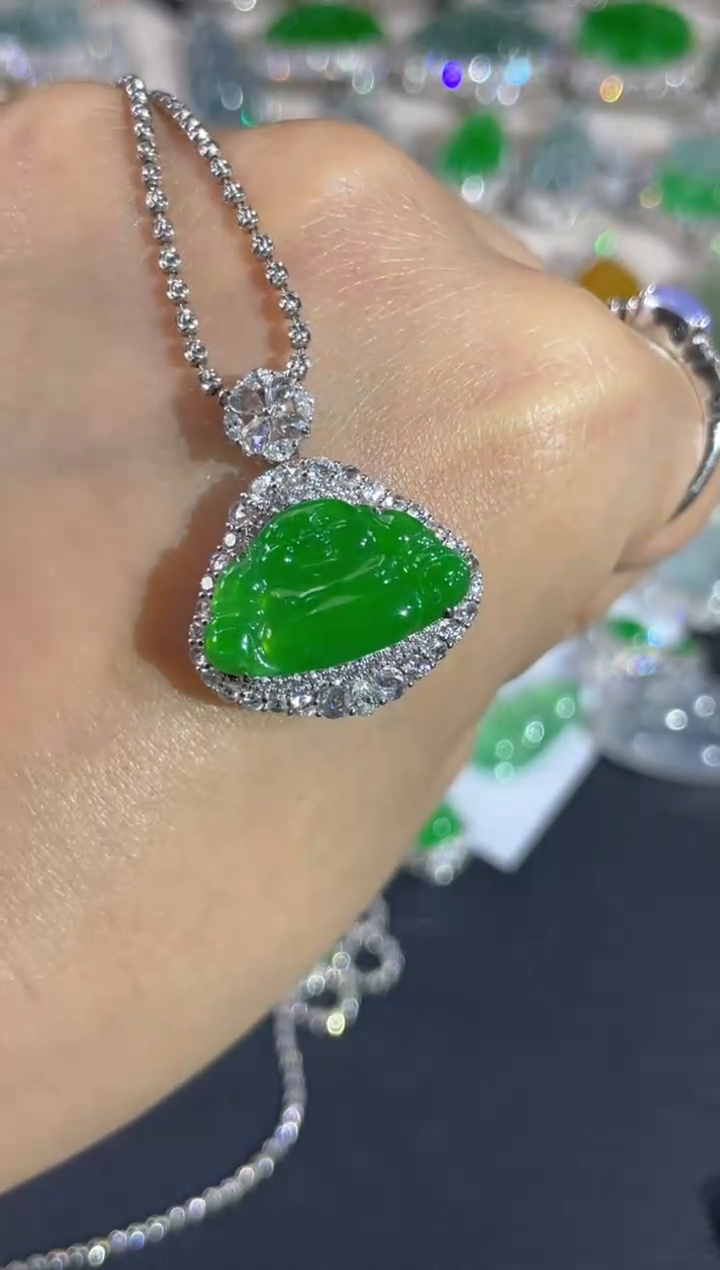 吊坠(不含链)18K金镶嵌翡翠A680|29800