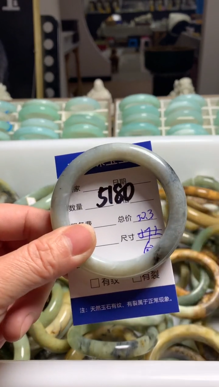 【闪购商品】蛇纹石玉手镯未镶嵌5180