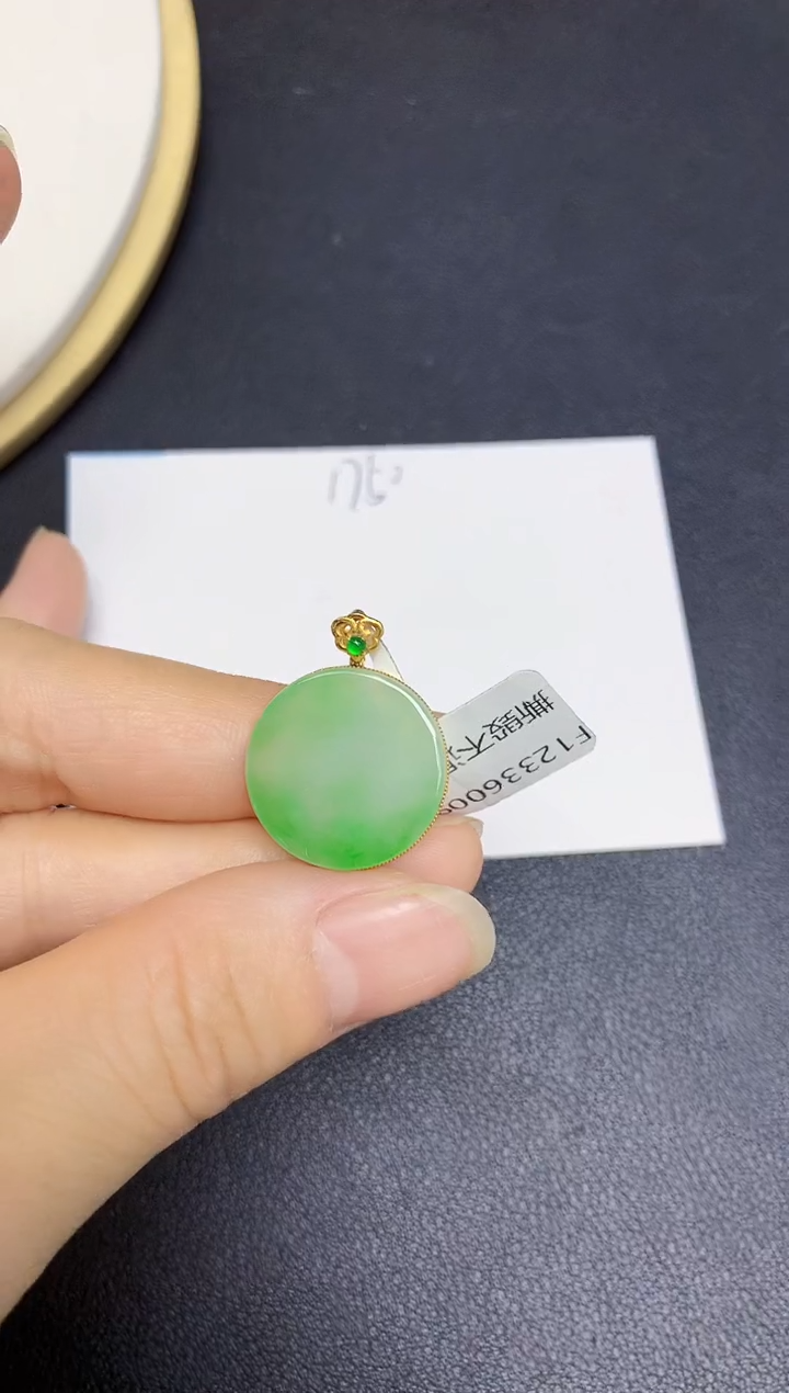 翡翠18K金镶嵌颈饰 天然翡翠A货
