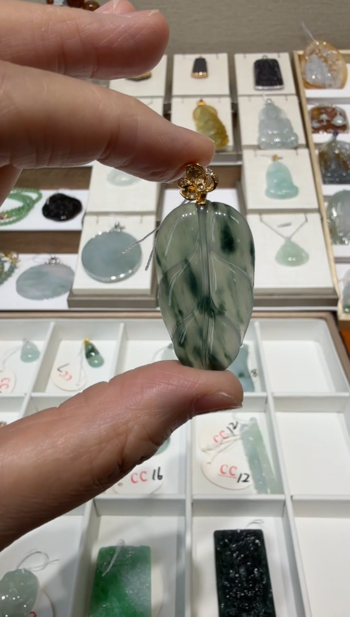 18K金镶嵌挂件翡翠石*A货翡翠多样性孤品