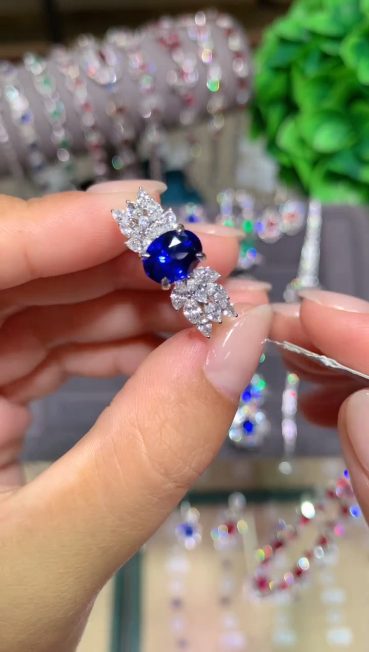 戒指蓝宝石18K金镶嵌2.03CT