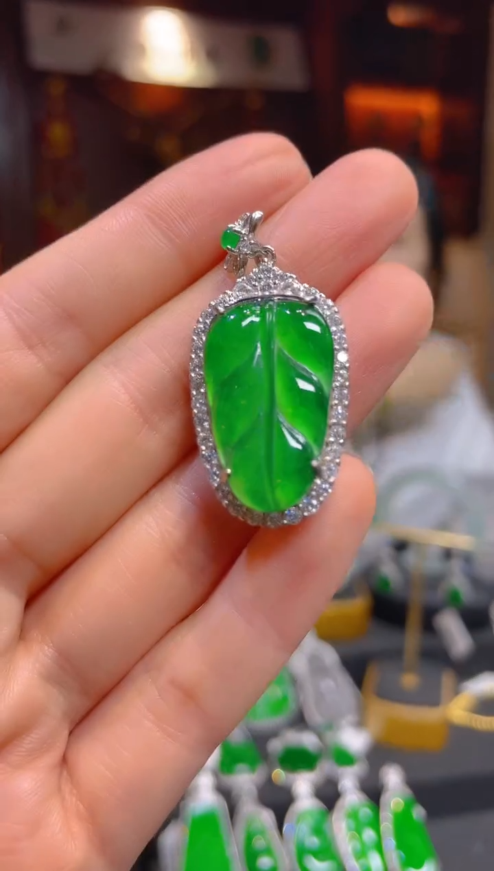 【闪购商品】翡翠颈饰银S925镶嵌120774天然A货翡翠叶子吊坠
