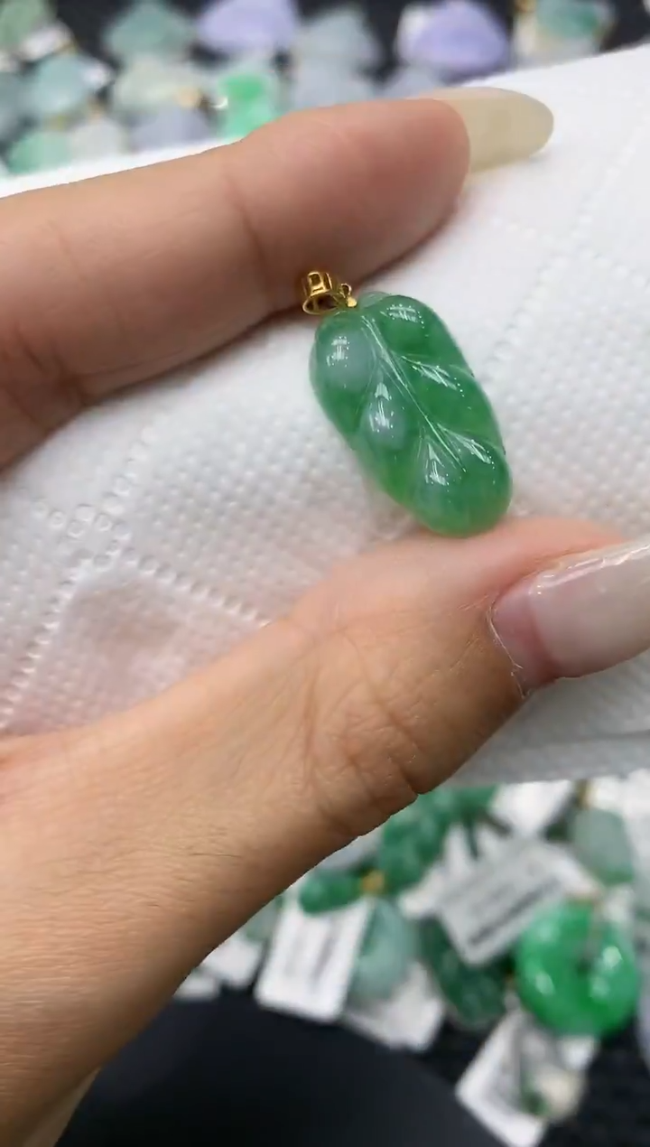 颈饰18K金镶嵌翡翠11111111111