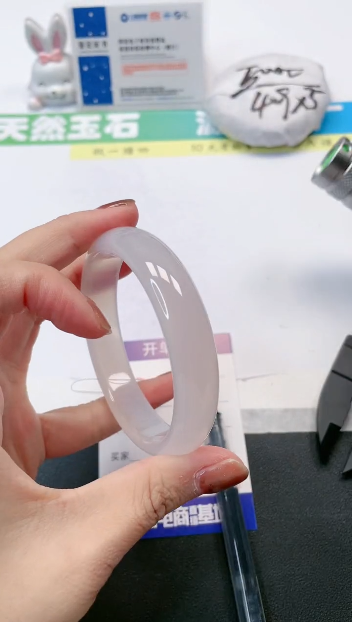 【闪购商品】石英质玉手镯未镶嵌195-60