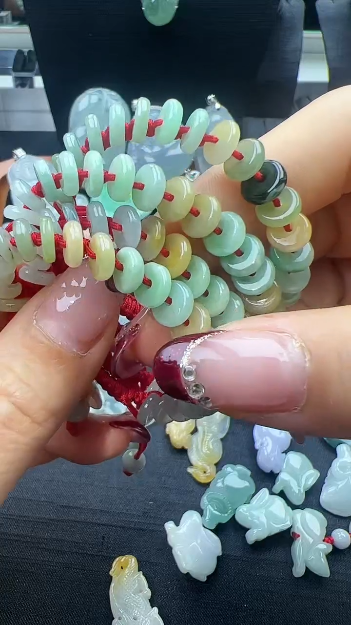 【闪购商品】翡翠手串未镶嵌小孩平安扣多样性发其一