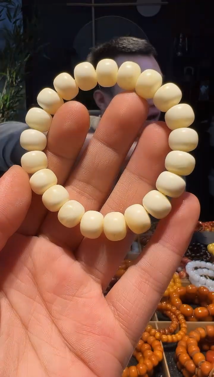 【闪购商品】蜜蜡手串未镶嵌11+(瓷白蜡)