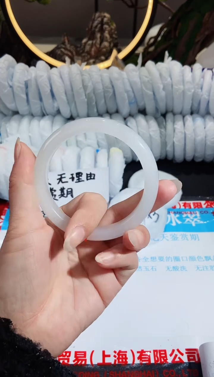 【闪购商品】石英质玉手镯未镶嵌50-61