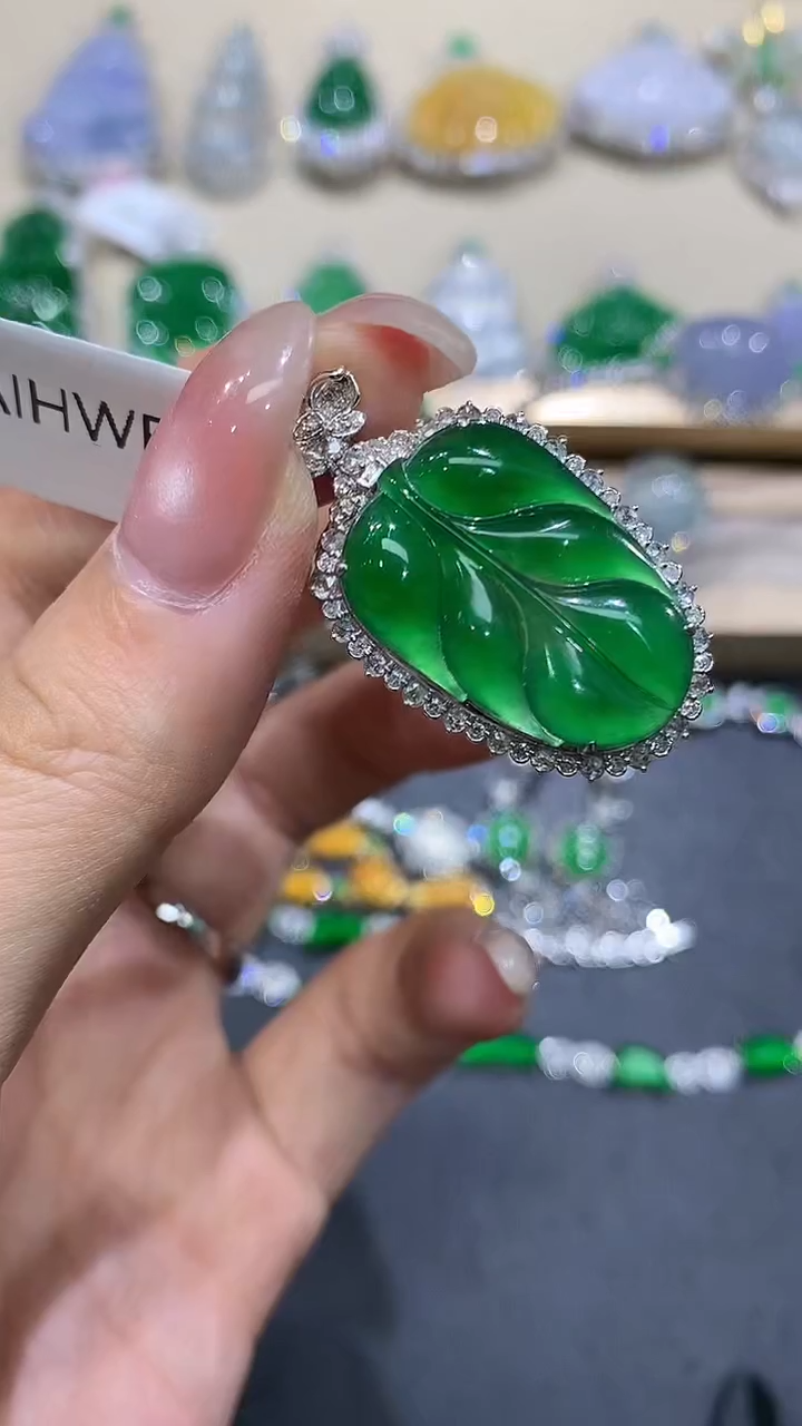 【闪购商品】翡翠吊坠(不含链)18K金镶嵌4团购