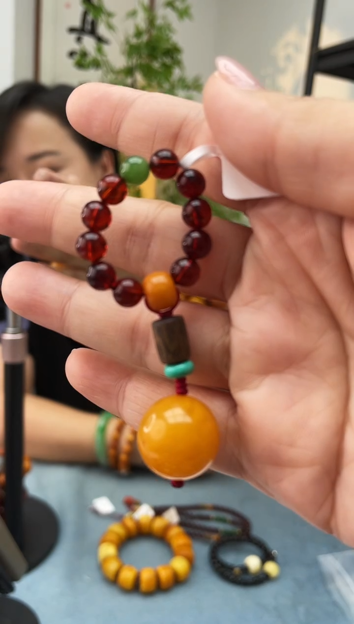 未镶嵌琥珀珠宝奇石发一件