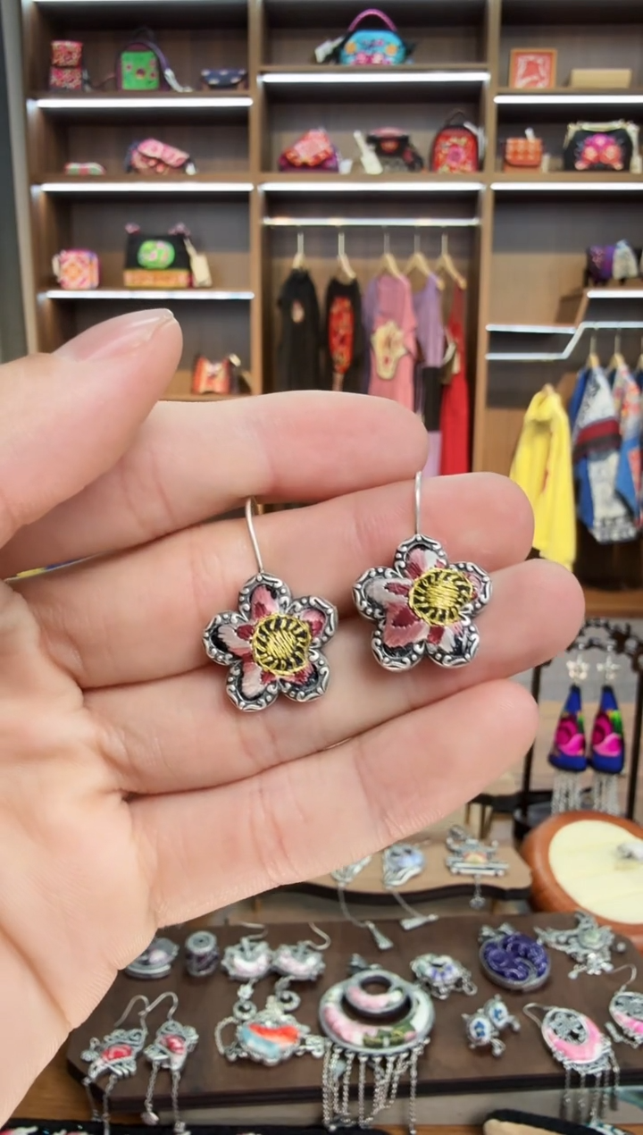 【闪购商品】织绣190蒙阿苏苗绣传承