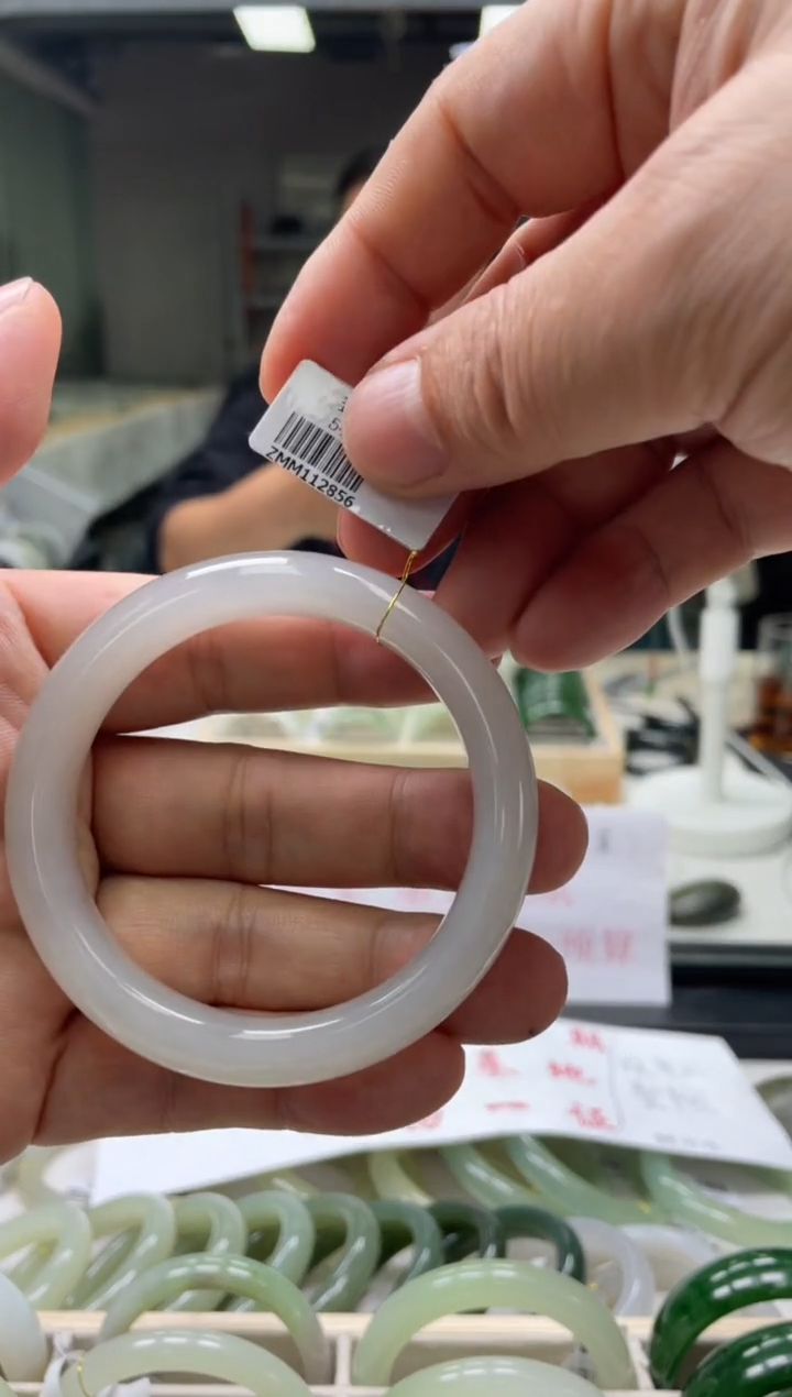 【闪购商品】和田玉手镯未镶嵌编码2856 圈口56-57