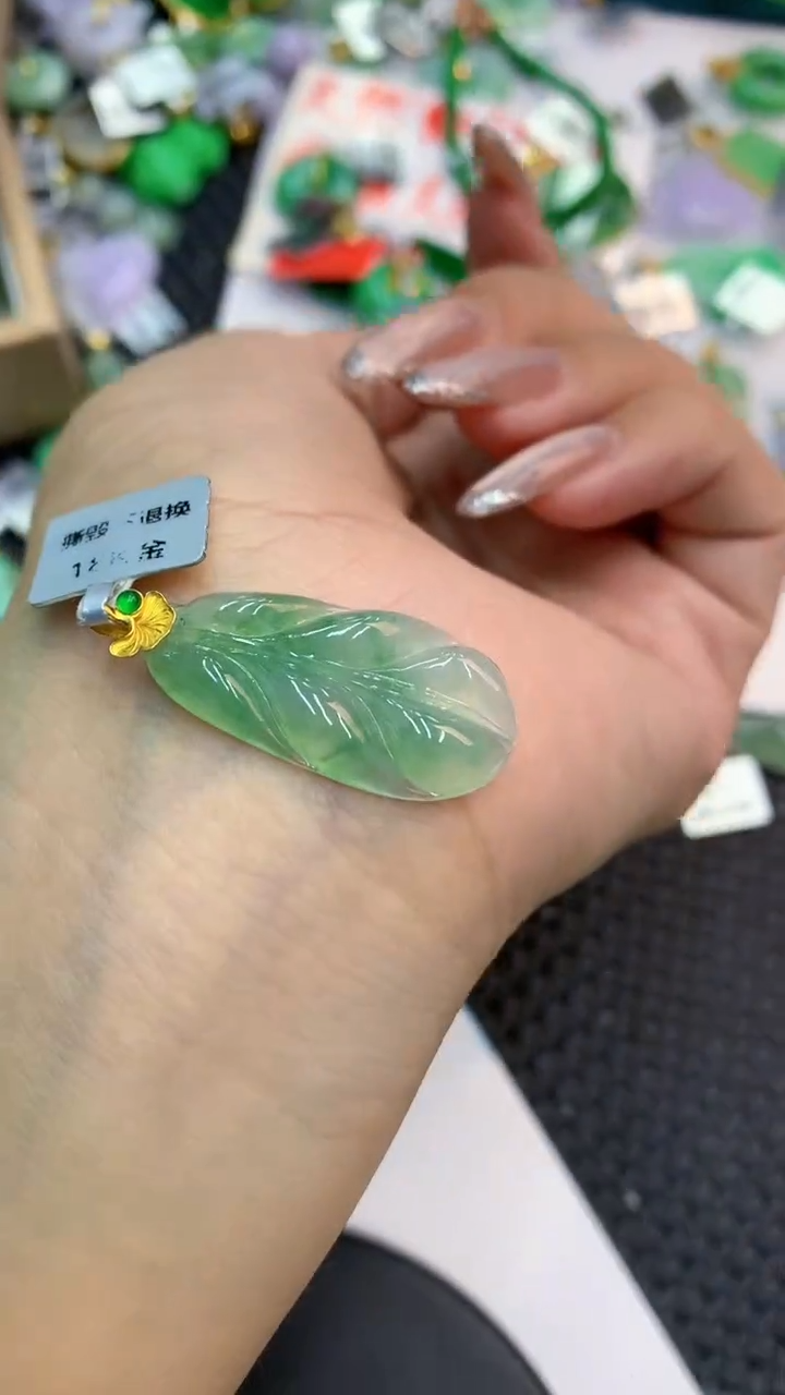 颈饰18K金镶嵌翡翠1