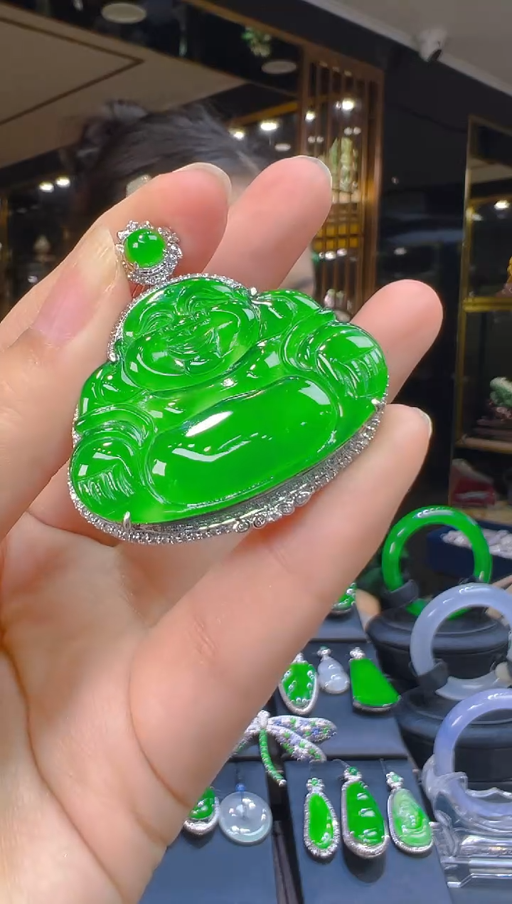 翡翠18K金镶嵌吊坠(赠链)146   