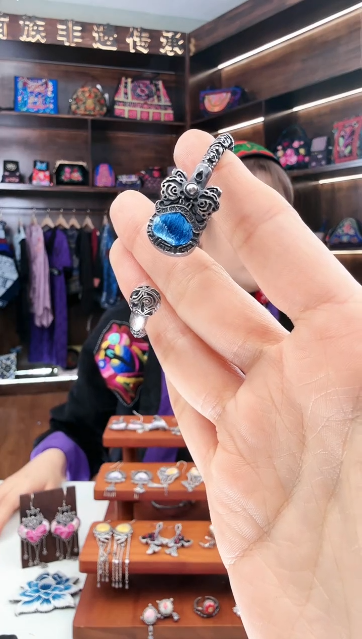 【闪购商品】织绣113蚩梦苗族古绣