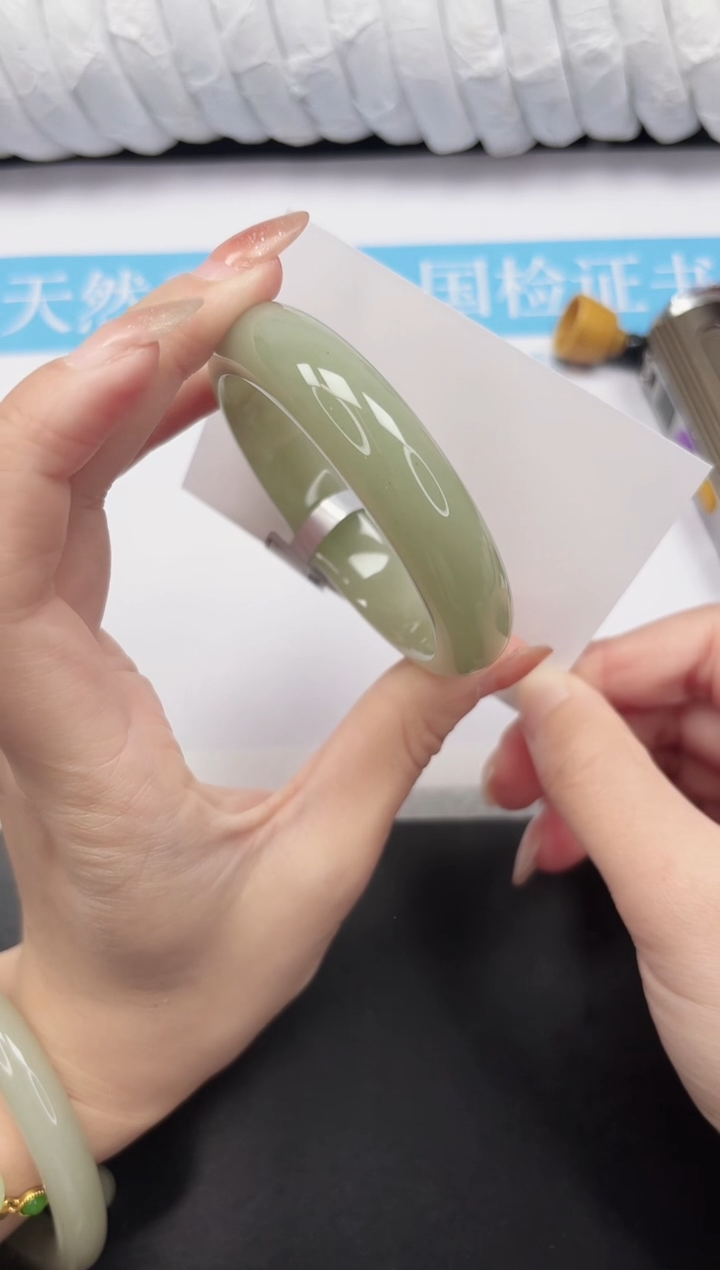 未镶嵌手镯石英质玉255-56.7DK