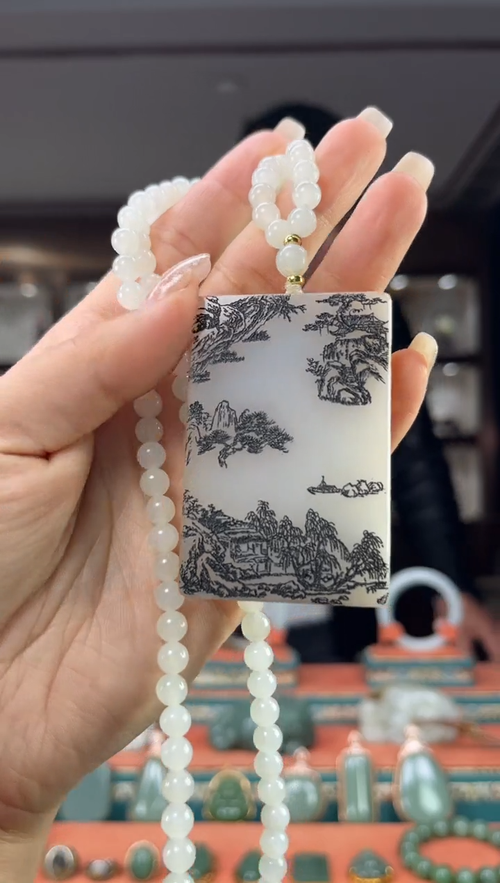 颈饰未镶嵌和田玉佩佩