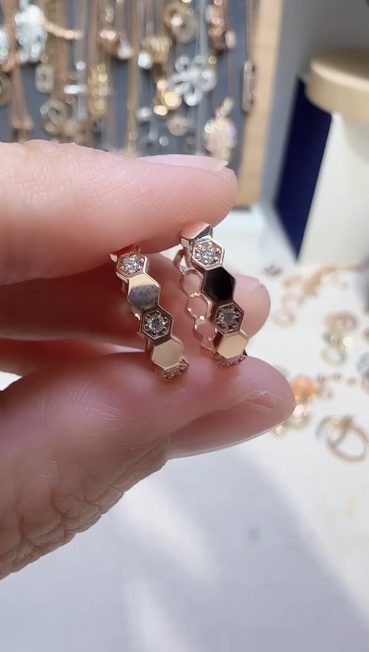 【闪购商品】钻石耳饰18K金镶嵌多样性发货发其一