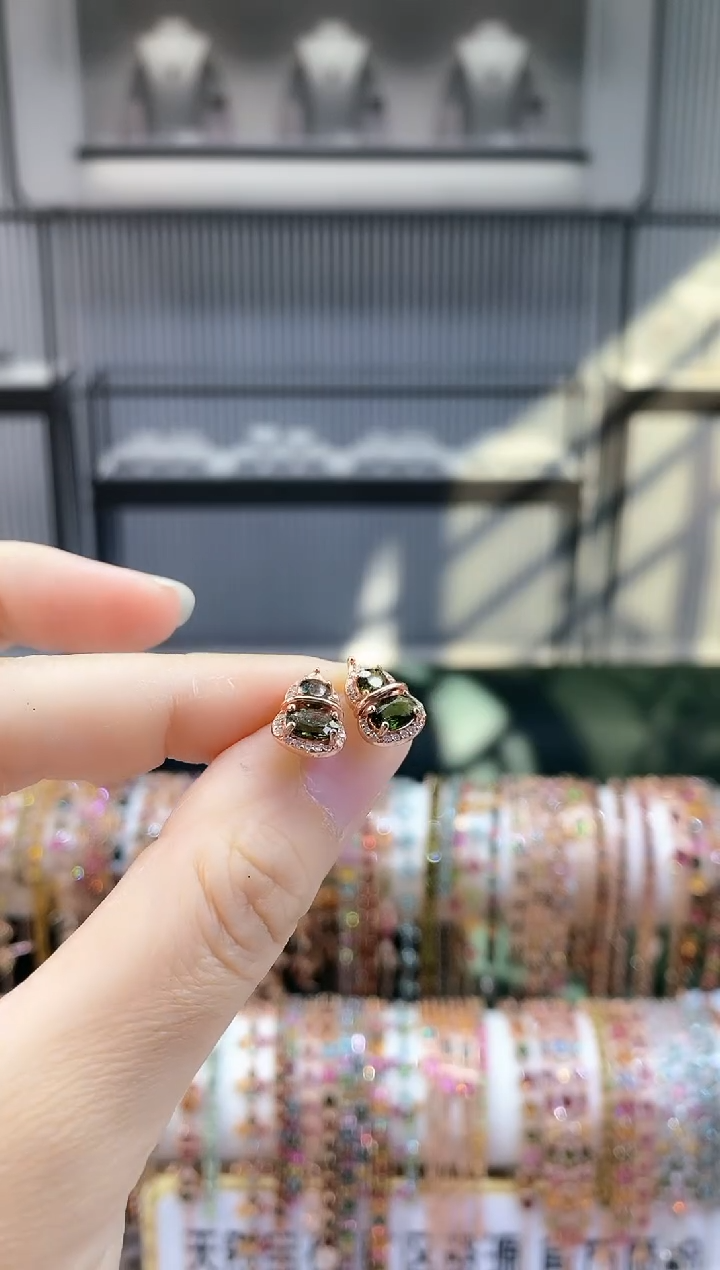 银S925镶嵌耳钉碧玺菩**路666666666