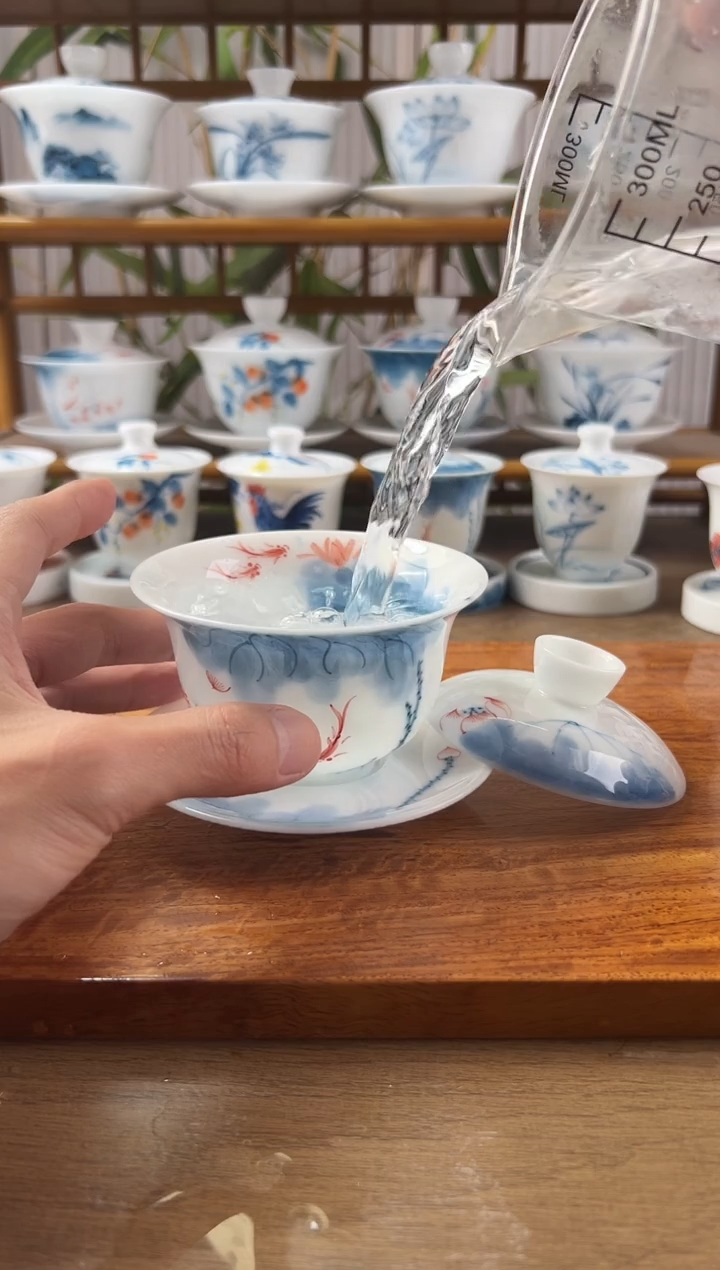茕*全品高冰线条莲180ml內绘盖碗