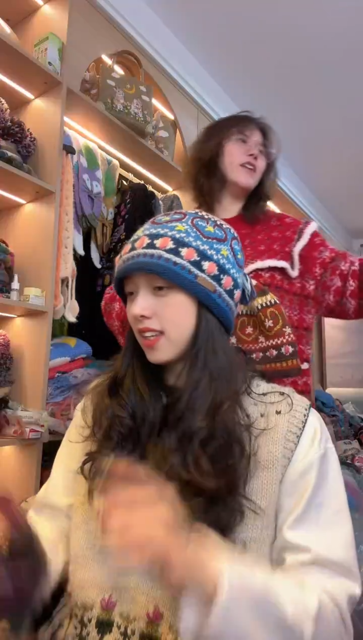 羊毛美利奴蓝色爱心丸子帽