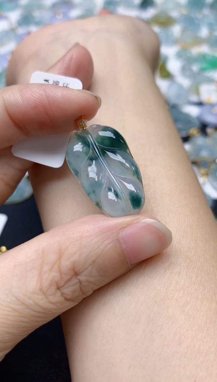 翡翠18K金镶嵌颈饰天然缅甸A货翡翠