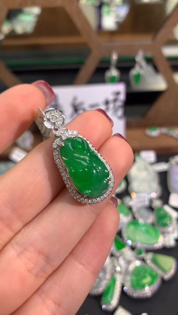 【闪购商品】翡翠吊坠(不含链)18K金镶嵌吊坠