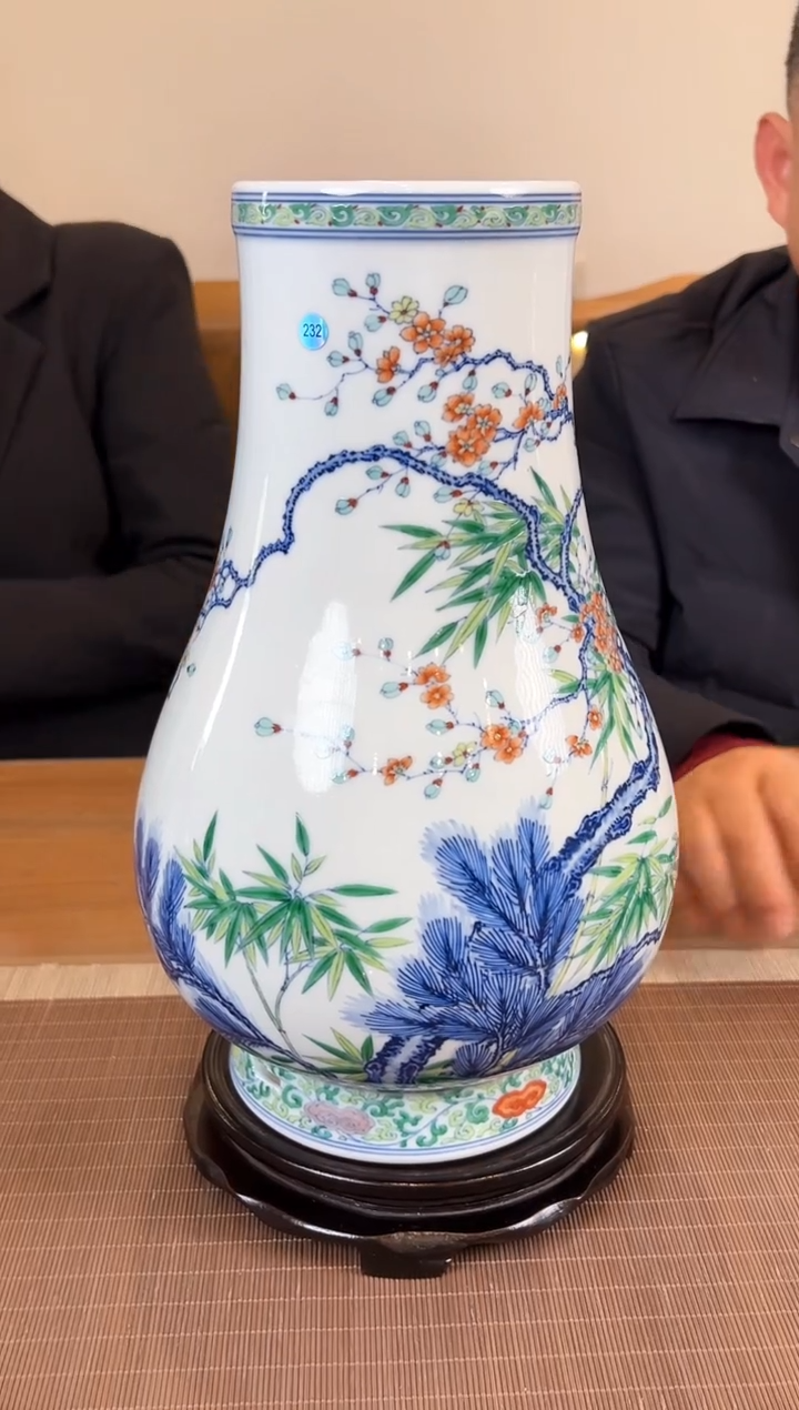 【闪购商品】瓶柴窑青花斗彩松竹梅福筒尊232