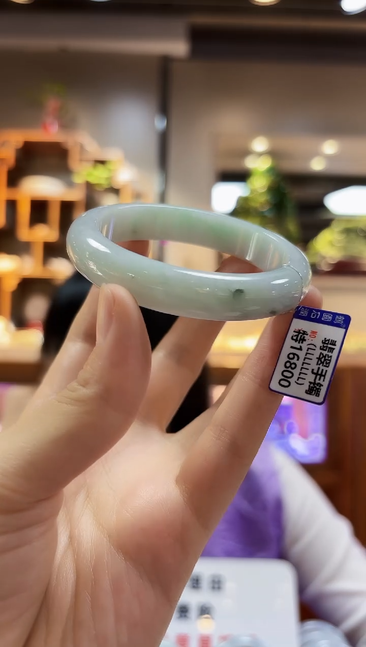 【闪购商品】翡翠未镶嵌颈饰56.8手镯