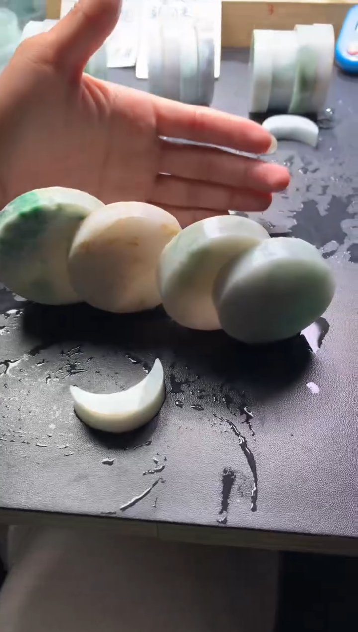 【闪购商品】翡翠挂件未镶嵌边角