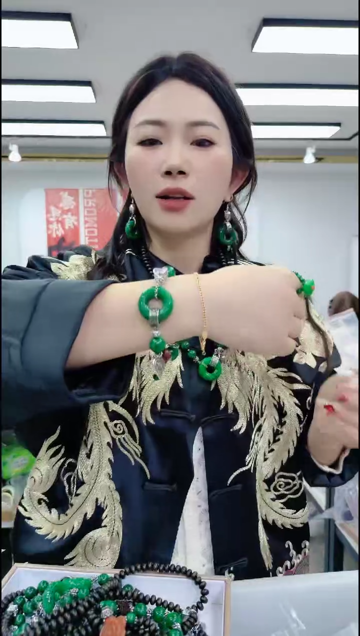【闪购商品】树脂制品0956 绿色手串