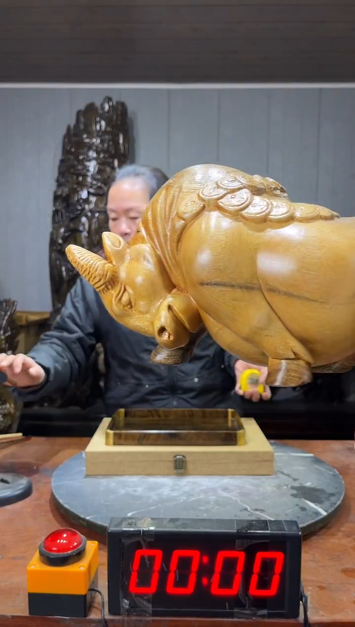 金丝楠@*哥新料斗牛摆件