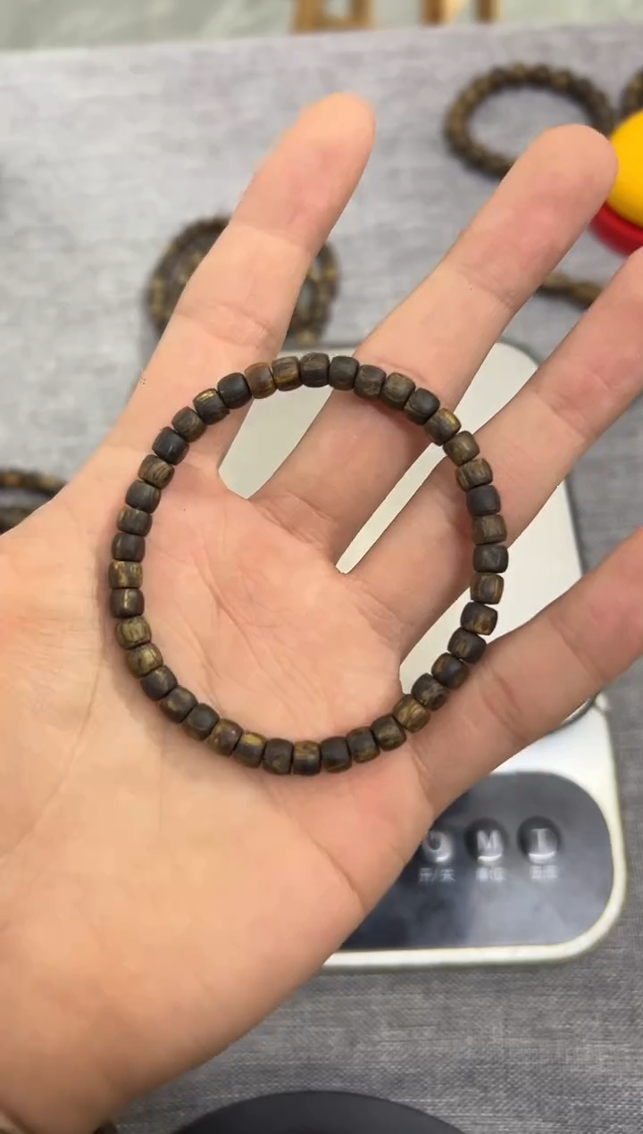 【闪购商品】沉香手串05沉水鼓珠单圈3.5克+ 多样性发其一