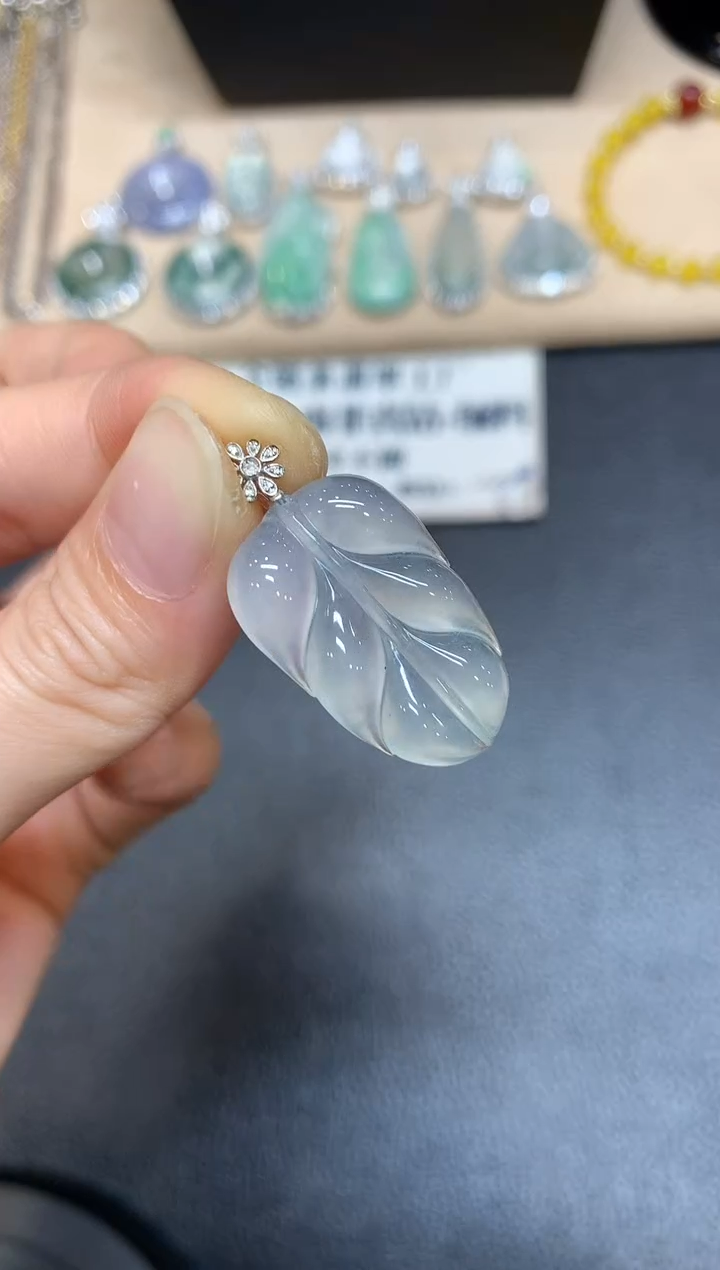 【闪购商品】翡翠颈饰18K金镶嵌树叶【无服务费