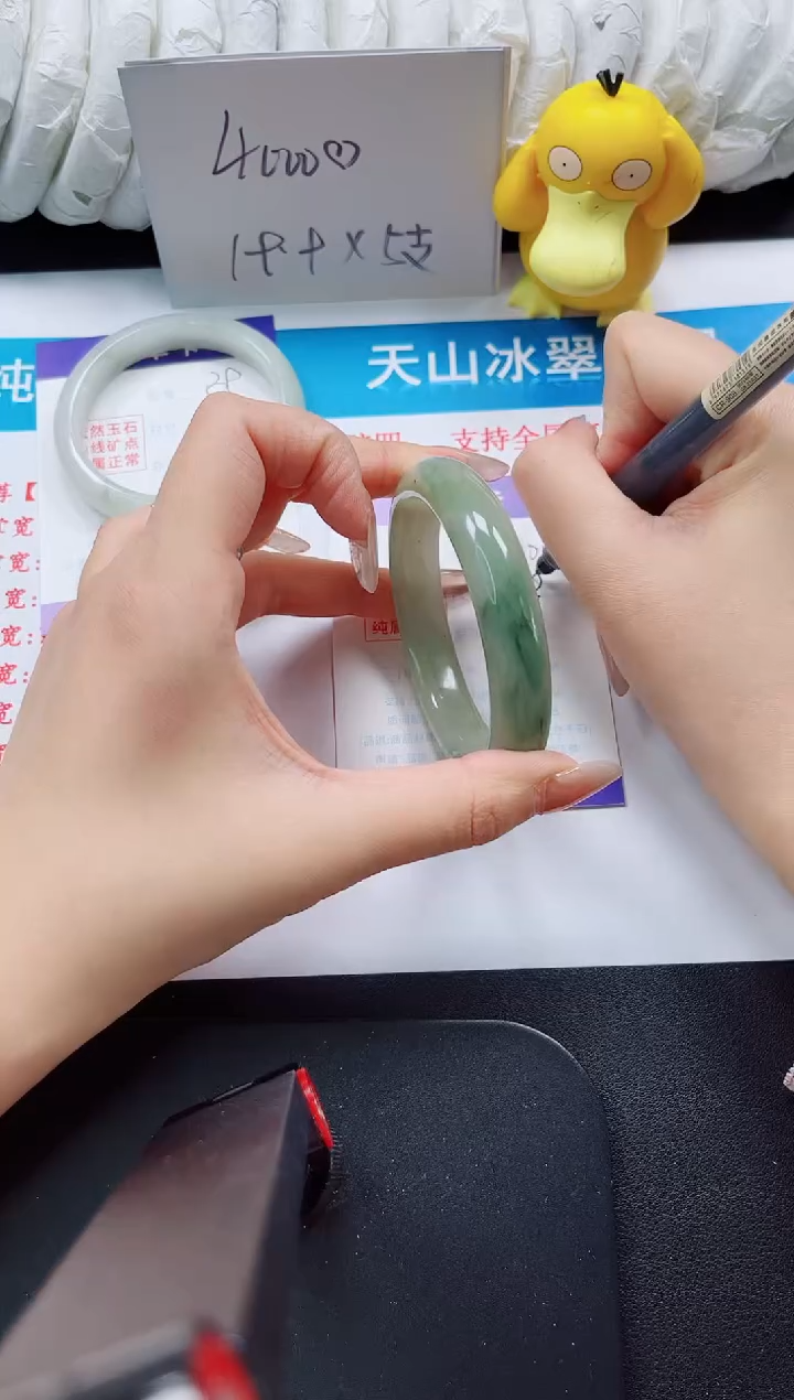 【闪购商品】石英质玉手镯未镶嵌40