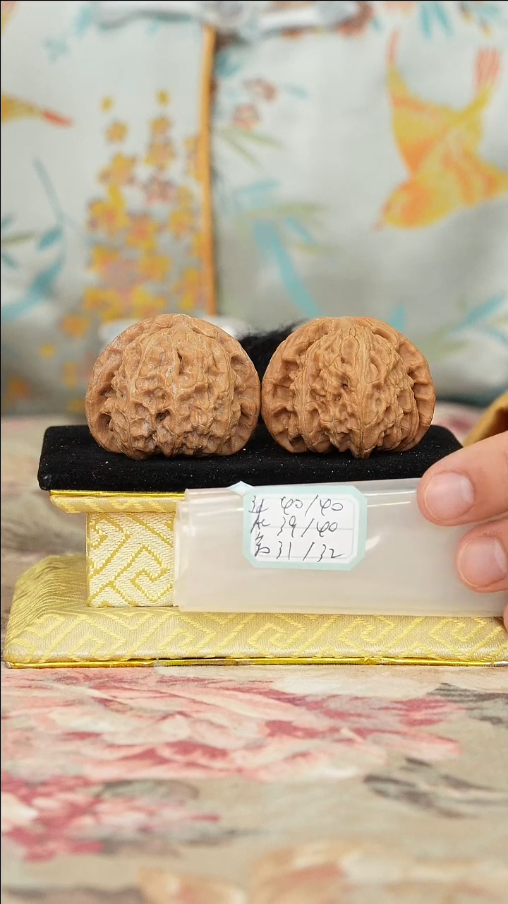 文玩核桃把件白狮子