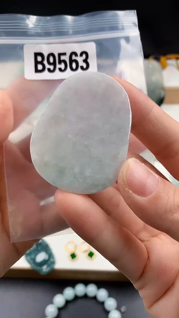 颈饰未镶嵌翡翠天然翡翠吊坠挂件